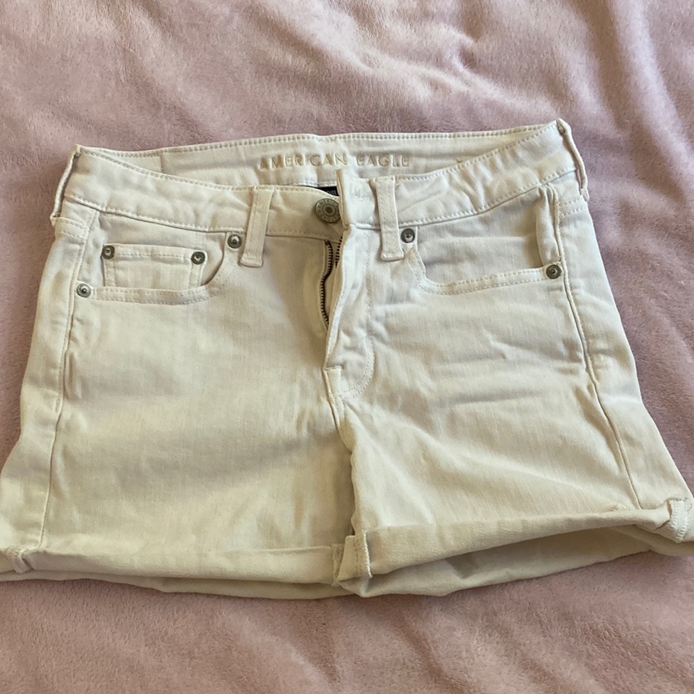 women’s American Eagle white shorts